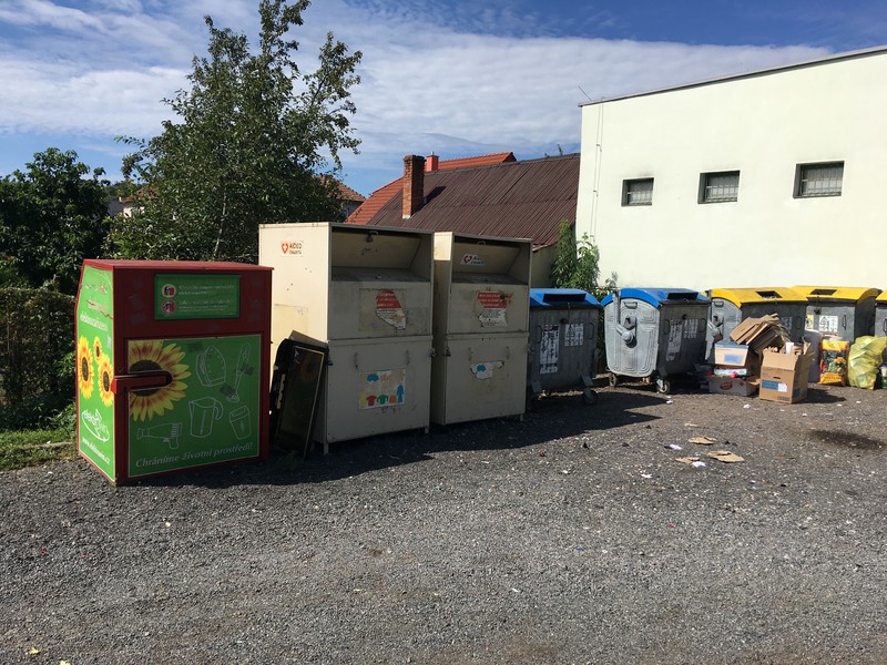 Hnízdo pro plasty a papír (2021)