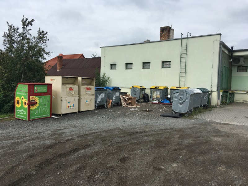 Hnízdo pro plasty a papír (2021)