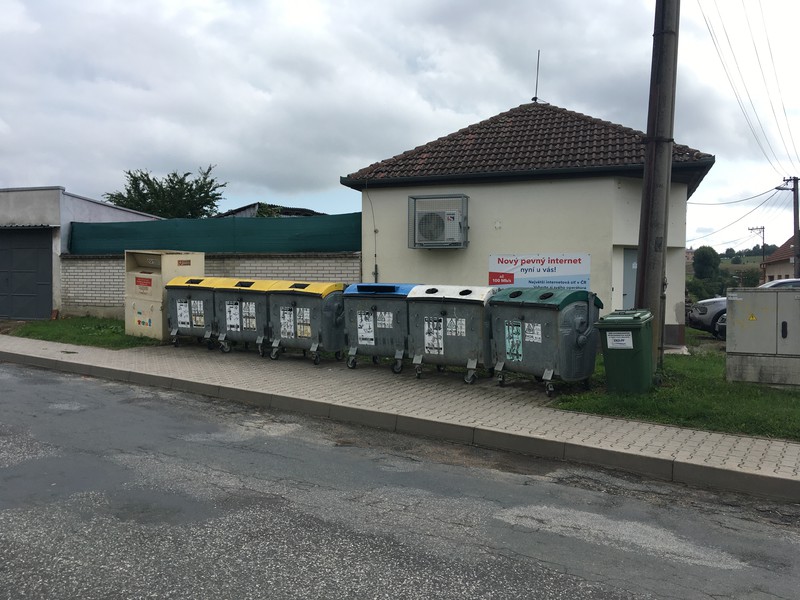 Hnízdo pro plasty a papír (2021)