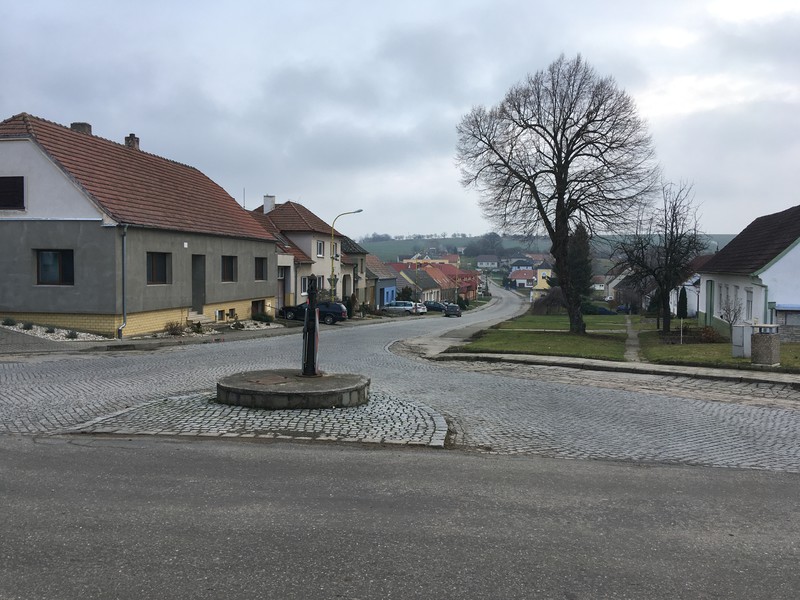 Křižovatka s pumpou (2021)