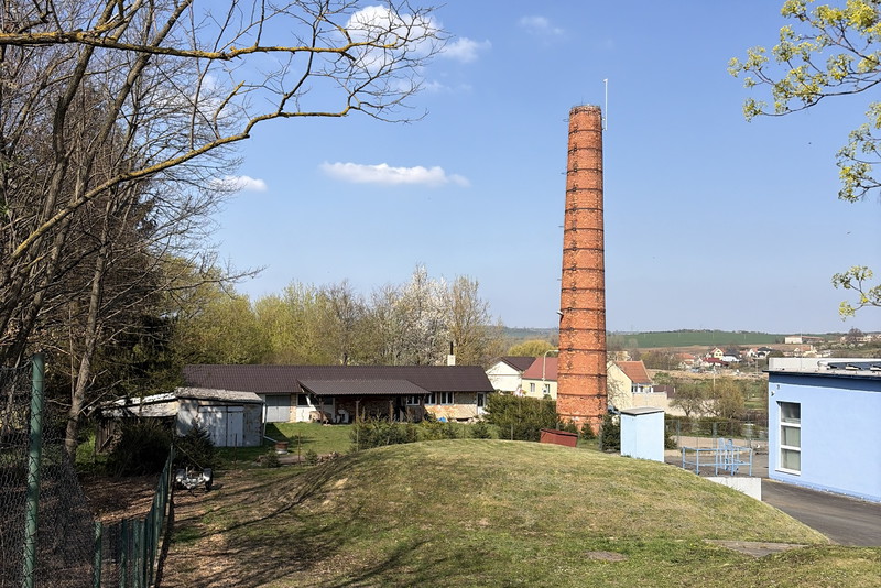 Zázemí myslivců u komína (2026)