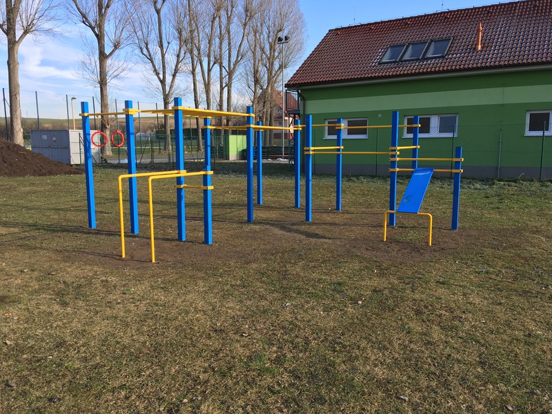 Prvky na hřišti u nafukovací haly (2019)