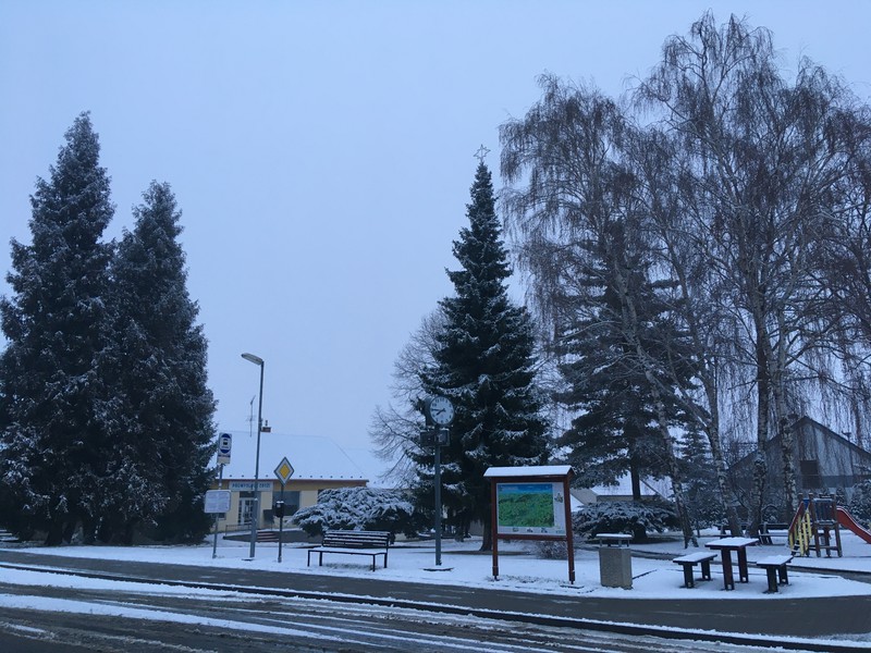 Zasněžená zastávka (2020)