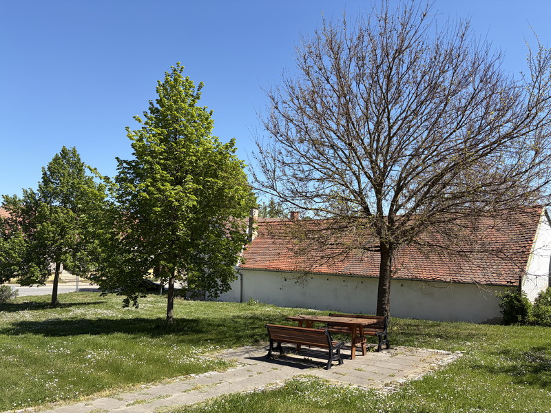 Parčík u křižovatky (2026)