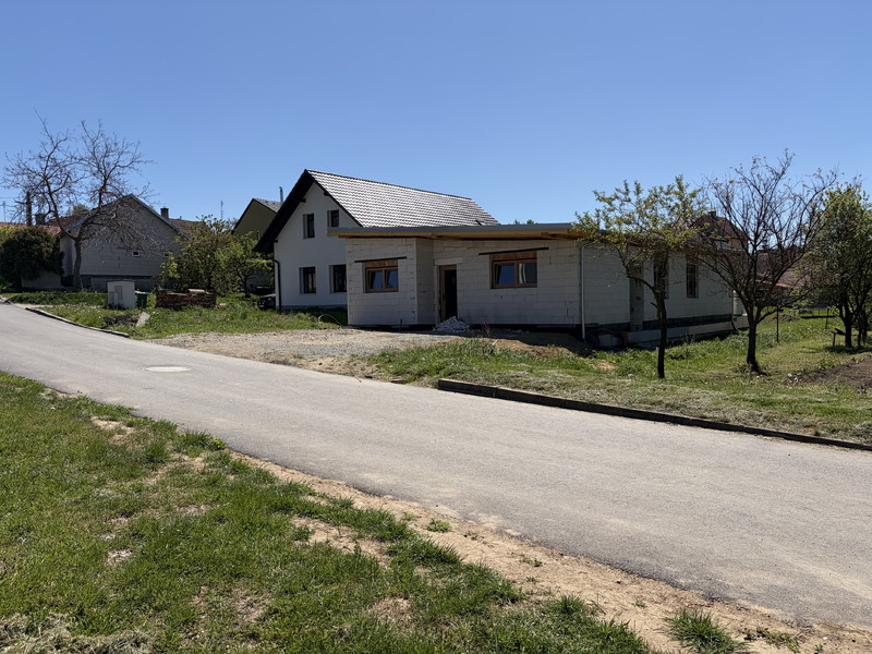 Novostavba u hřiště (2026)