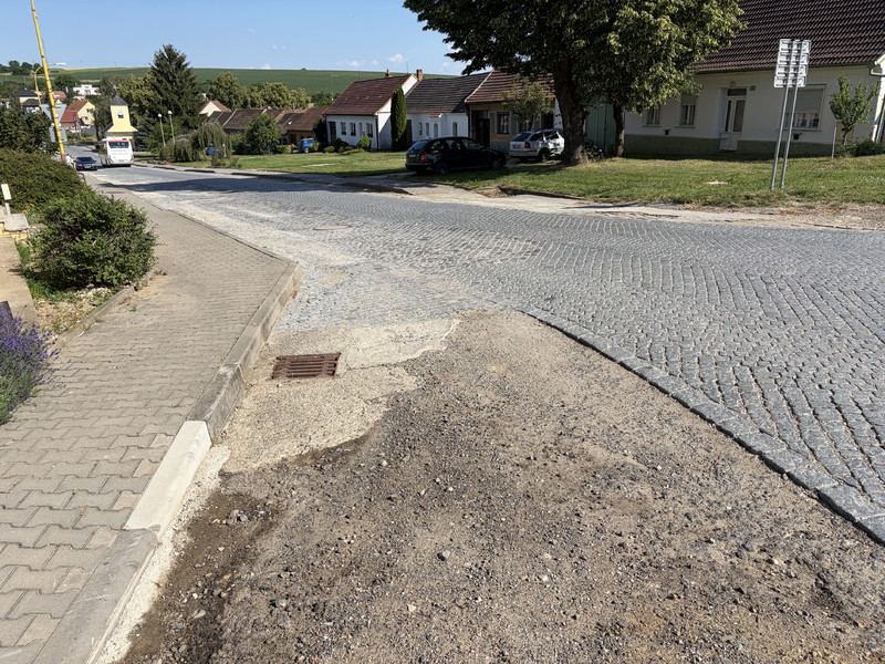 Obecní cesta od křižovatky po kovárnu (po kanalizaci) (2026)