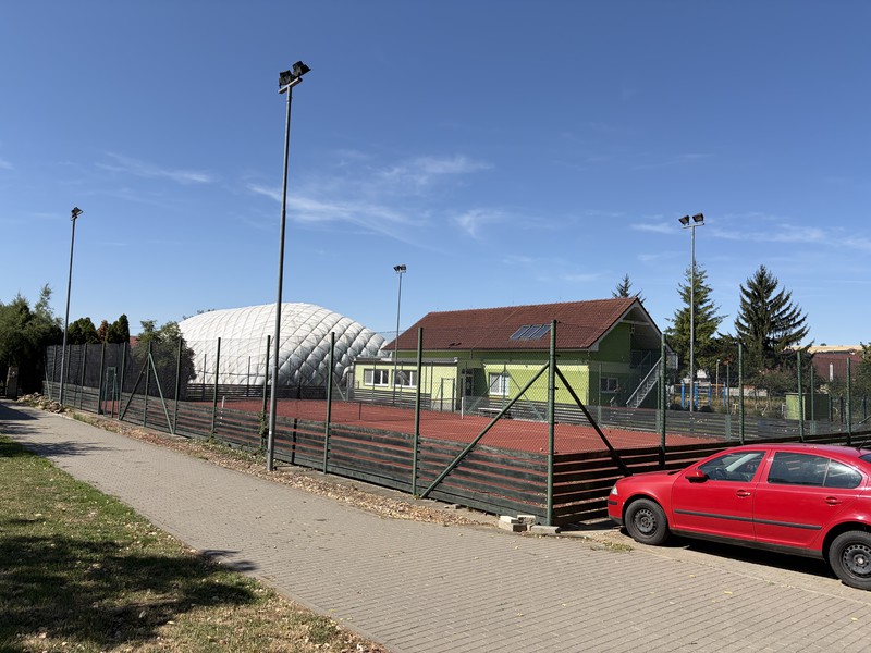 Společenská budova a nafukovací hala (2026)