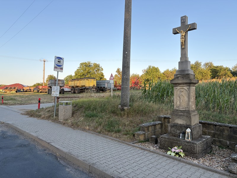 Autobusová zastávka u traktorky (2026)