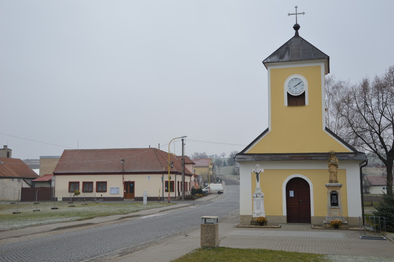 Kaple a obecní úřad (2016)