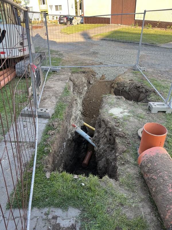 Úprava šachtice kanalizace před domem č.p. 143 (2025)