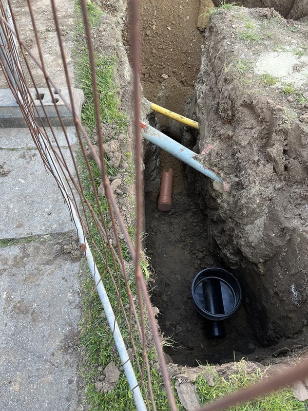 Úprava šachtice kanalizace před domem č.p. 143 (2025)