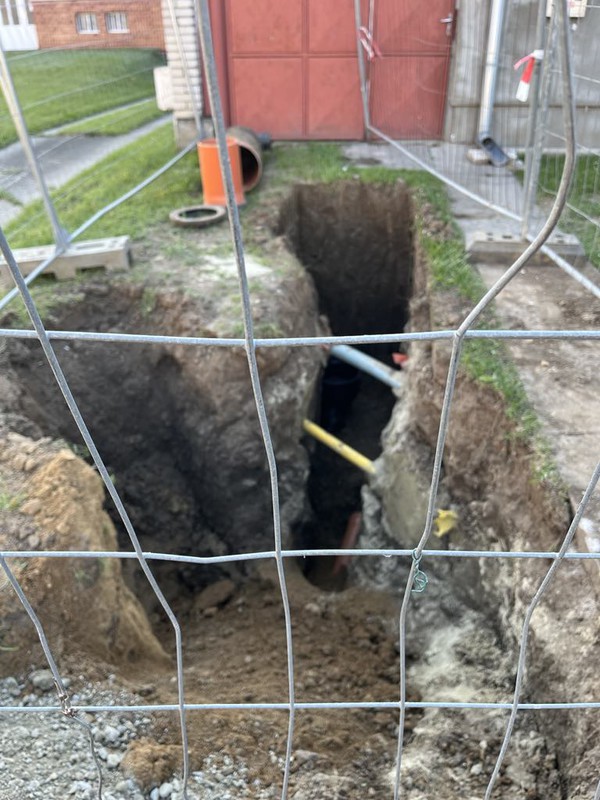 Úprava šachtice kanalizace před domem č.p. 143 (2025)