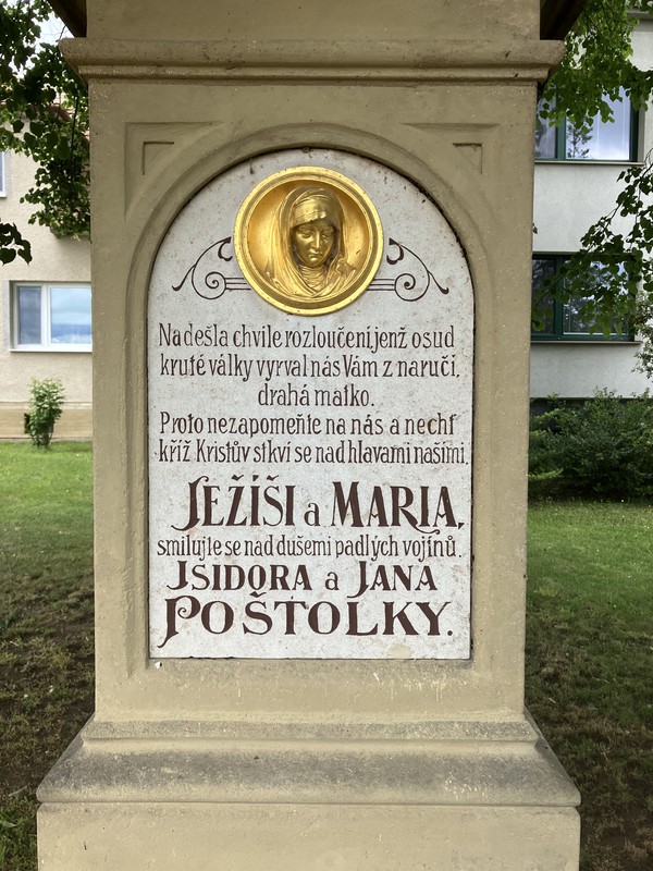 Deska na kříži na Dražůvkách (2025)