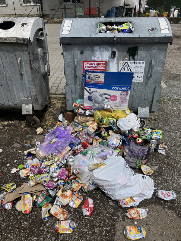 Hnízdo pro plasty a papír (2025)
