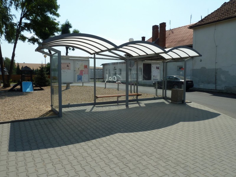 Autobusová zastávka (2013)