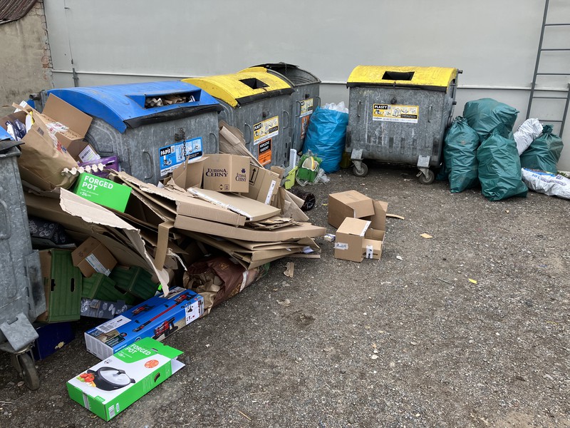 Hnízdo pro plasty a papír (2024)