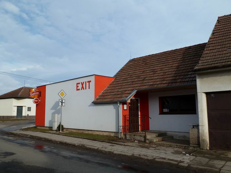 EXIT (2011)