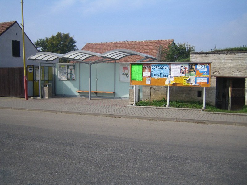 Autobusová zastávka (2008)