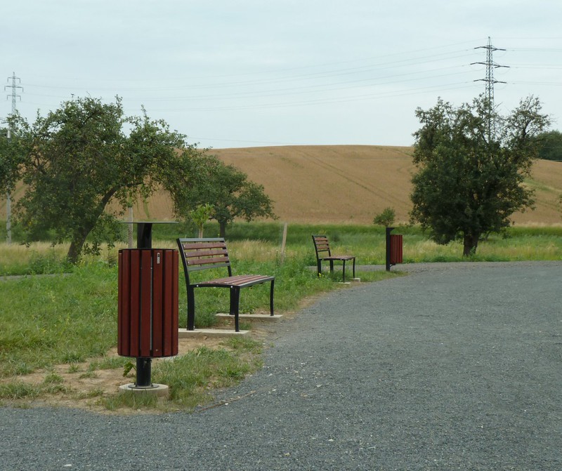 Lavička u rybníka (2012)