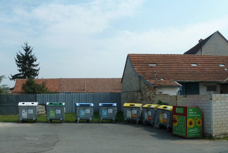 Nádoby na tříděný odpad (2012)