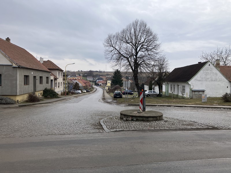 Křižovatka s obecní pumpou (2026)