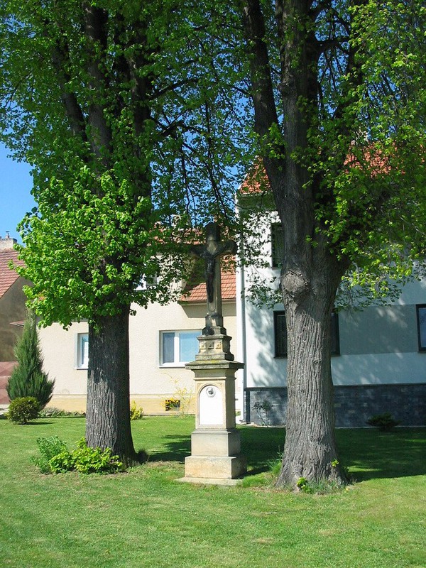 Kříž před domem Kyjovských (2009)