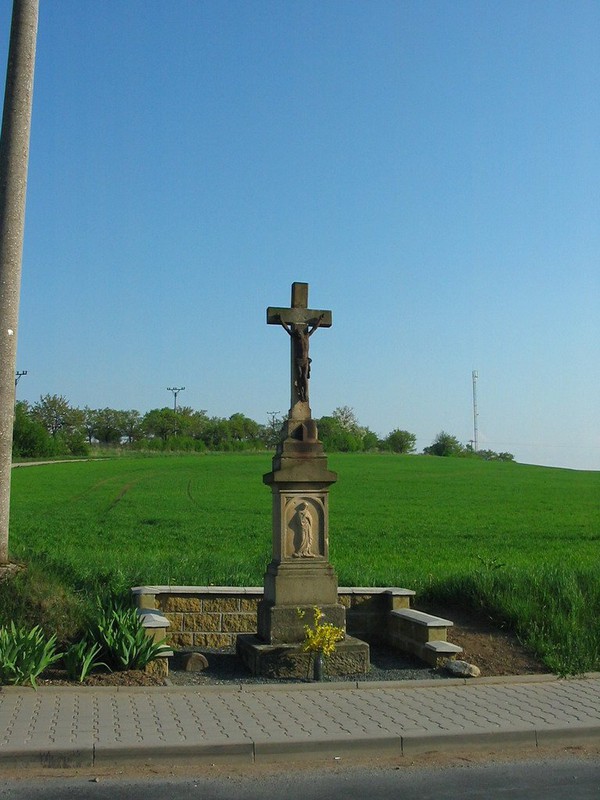 Kříž u traktorky (2009)