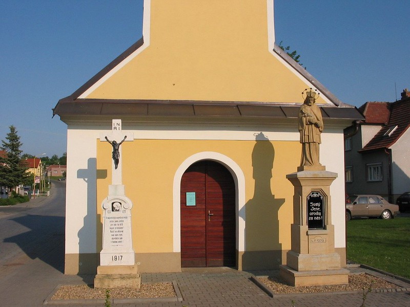 Kříže před kaplí (2009)