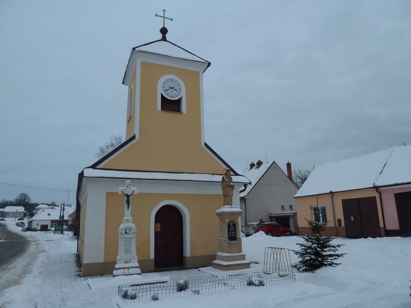 Kaple v zimě (2010)