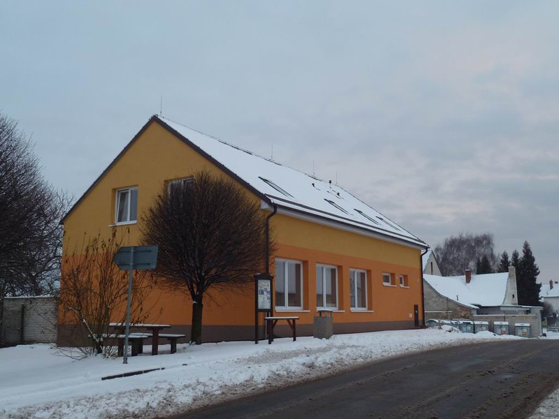 Zdravotní středisko v zimě (2010)