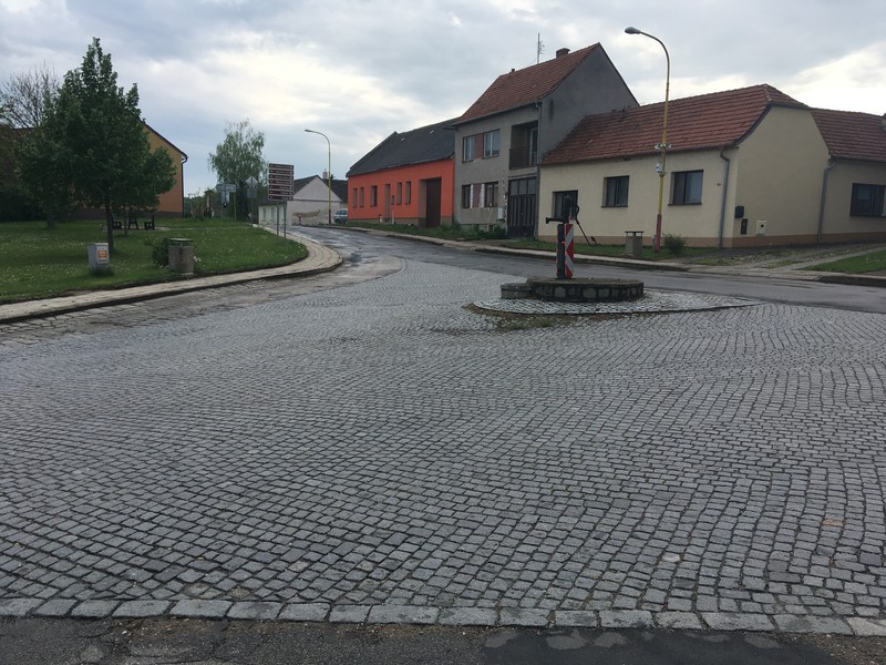 Křižovatka s pumpou (2022)