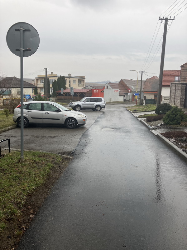 Parkoviště před EXITem (2026)