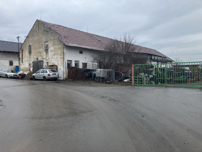 Hala v průmyslové zóně (2026)